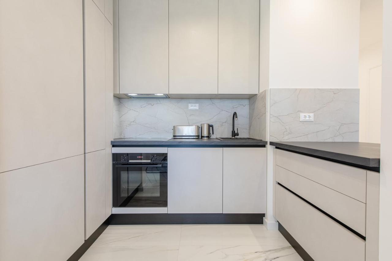 Cosmopolitan **** Apartment