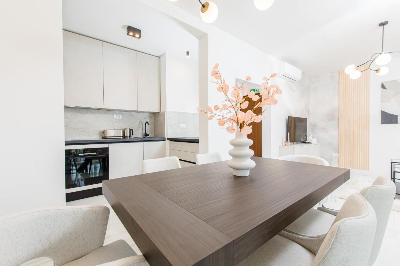 Cosmopolitan **** Apartment Split