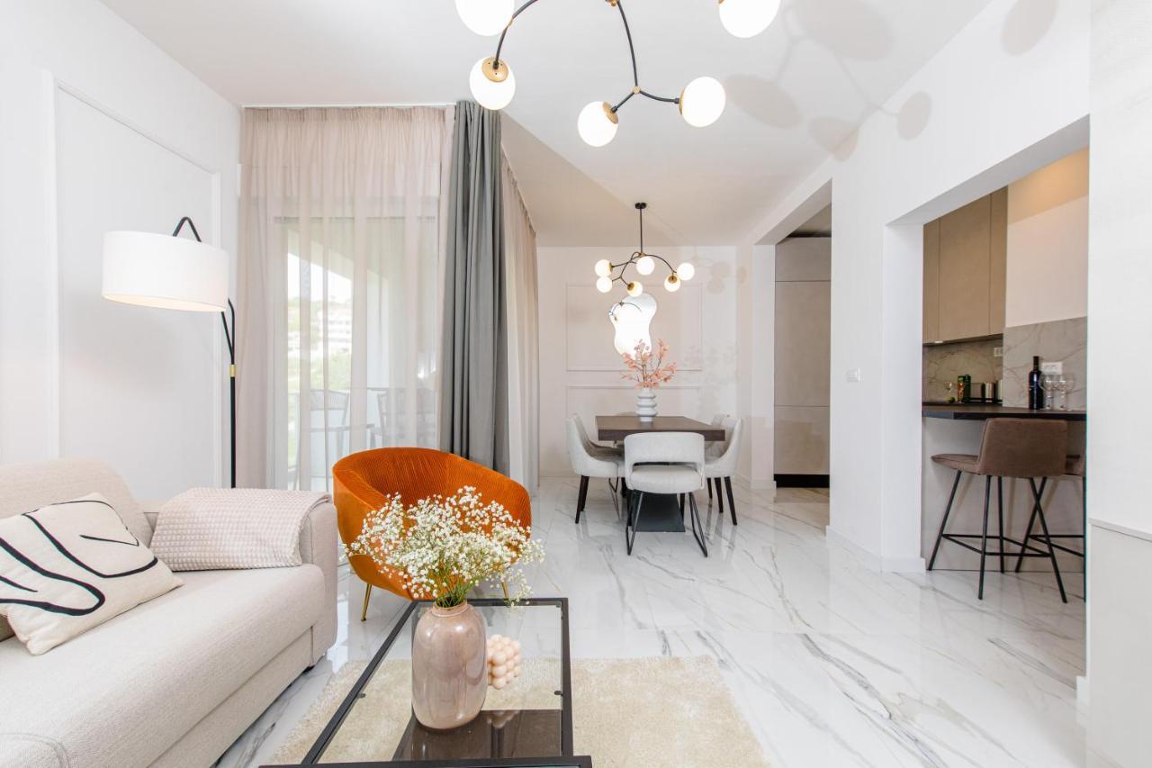 Cosmopolitan **** Apartment Split
