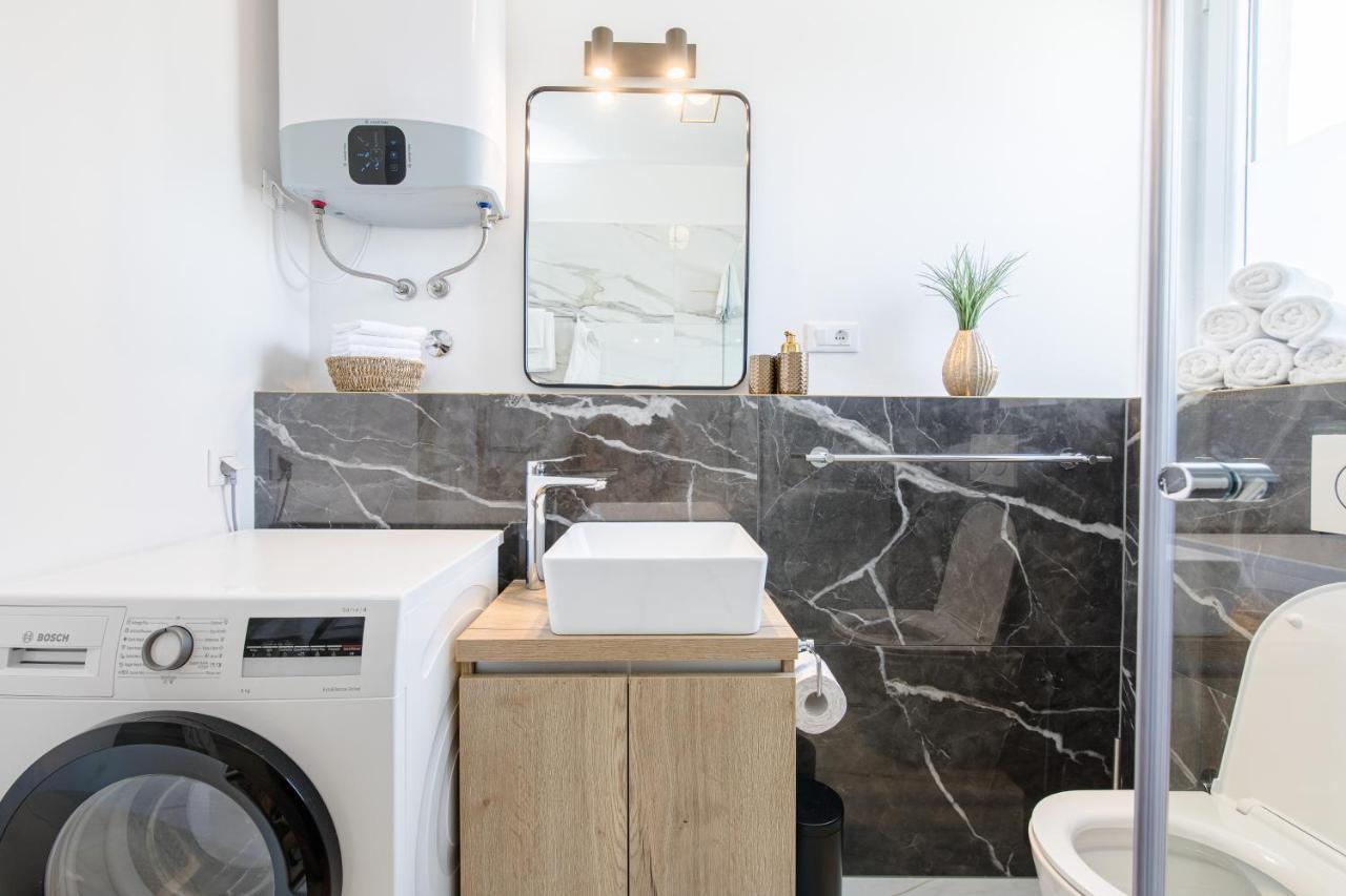 Cosmopolitan **** Apartment Split
