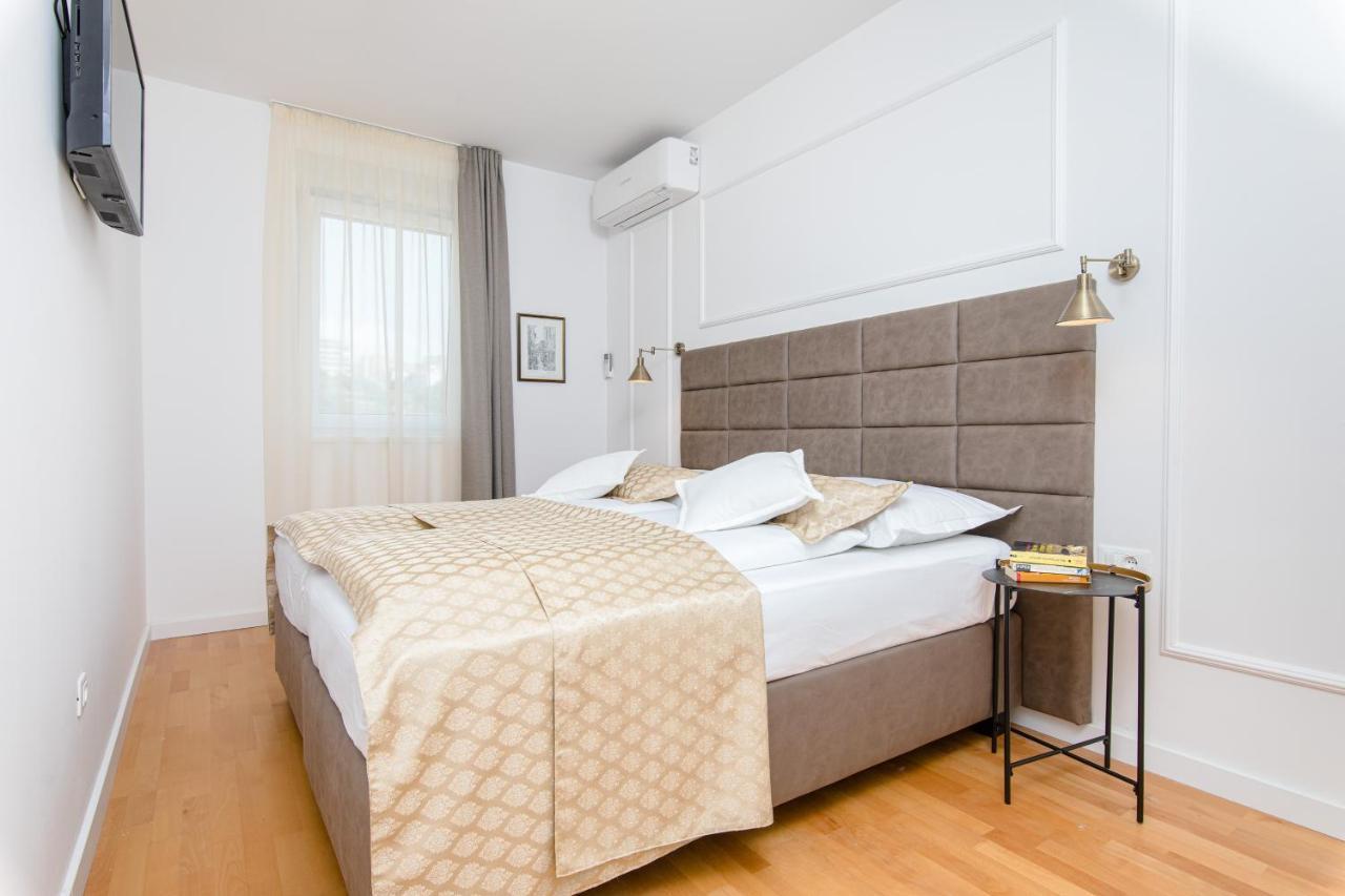 Cosmopolitan **** Apartment