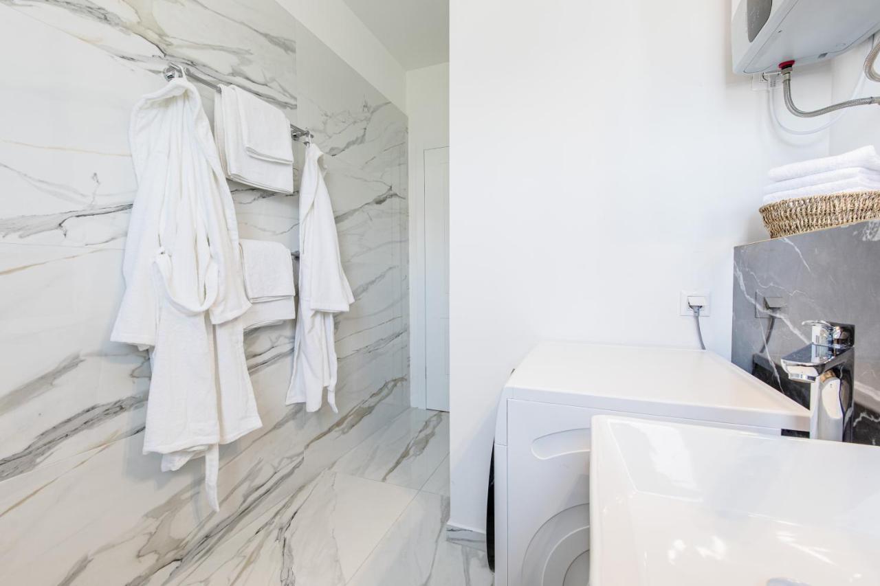 Cosmopolitan **** Apartment Split